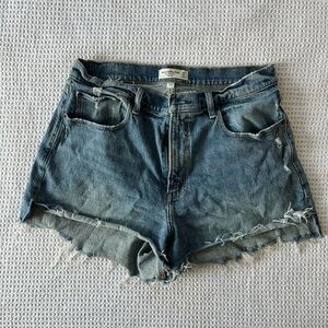 Abercrombie & Fitch high rise denim the mom short in size 32/14